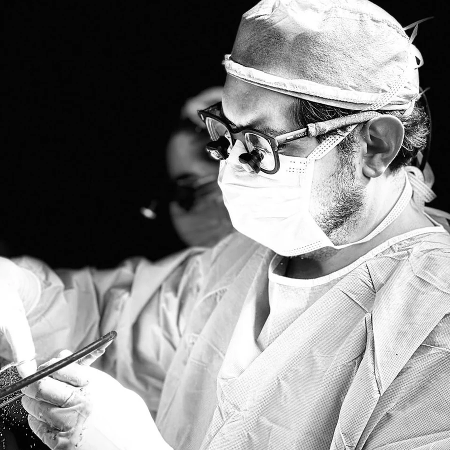 Equipe do Centro Doria de Neurociência em procedimento cirúrgico