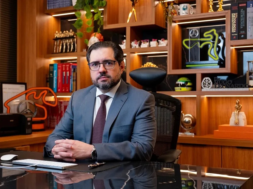 Dr. Hugo Doria no consultório do Centro Doria de Neurociência